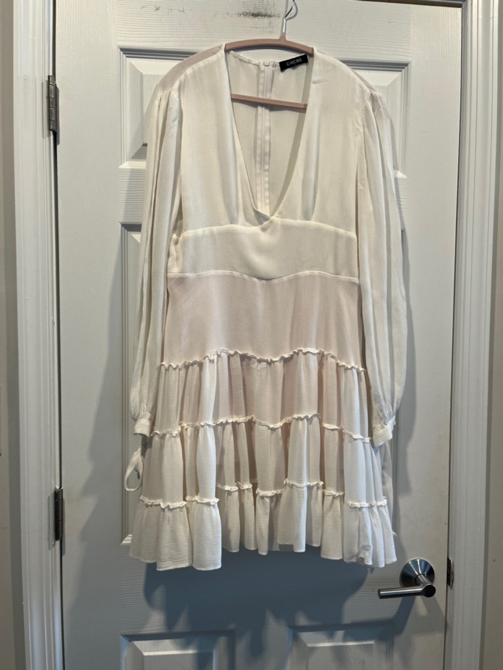 CHICMEnTiered V-Neck Mini Dress‎ With Long Sleeves. Flowy Bohemian Size L